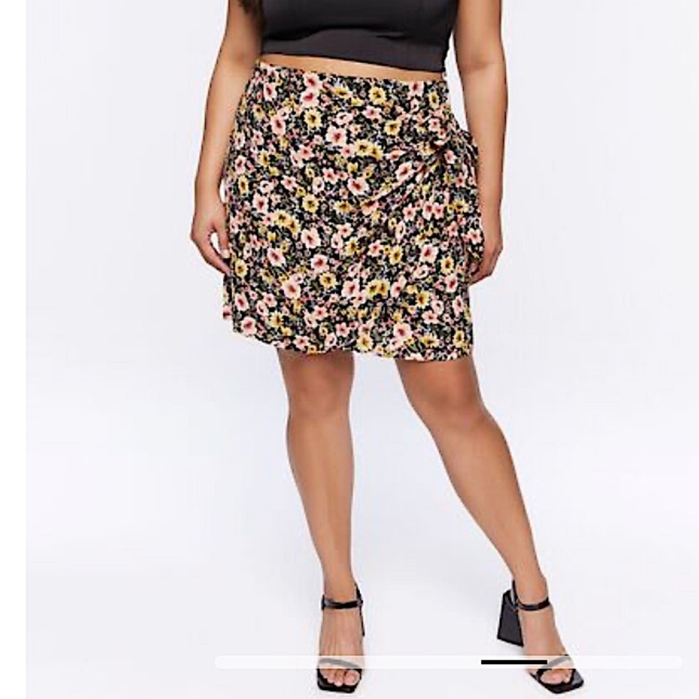 NWT - Forever 21 Plus Size Floral Print Wrap Mini Skirt